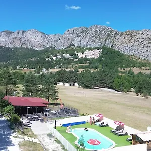 camping-la-pinatelle.fr-provencehotel.com/